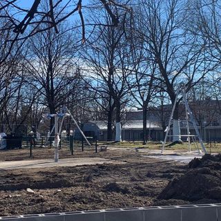 Al via i lavori nel giardino di strada delle Cacce: nuovi giochi più resistenti e accessibili