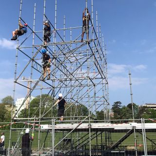 Eurovillage, i lavori procedono: montati palco e maxi schermo al Valentino