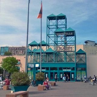Grugliasco, ruba addobbi natalizi per 400 euro: 48enne francese denunciato dai carabinieri