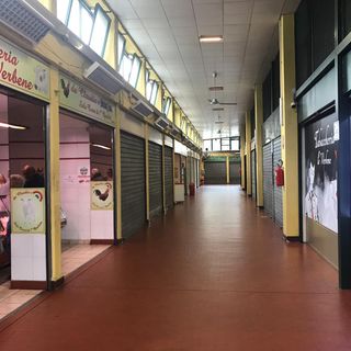 Torino, l'ufficio postale nel mercato coperto Le Verbene