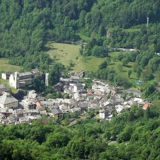 Lemie, piccolo paesino della Val di Lanzo trasformato nella cornice di un noir