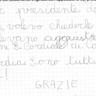 &quot;Si possono aggiustare i giardini?”, l’assessore risponde alla piccola Giulia: “Faremo un controllo”
