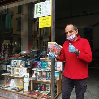 Da oggi i romanzi si sfogliano con mascherina e guanti: riaprono le librerie di Torino