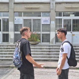 Al Liceo scientifico Einstein escono i primi maturandi: &quot;In molti abbiamo scelto la traccia sul mondo del digitale&quot;