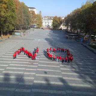 “Il Volta si tinge di rosso” e dice basta alle violenze contro le donne