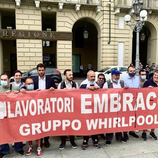 Alcuni esponenti del Pd hanno incontrato gli operai ex Embraco in piazza Castello