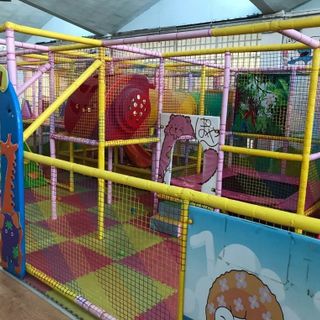 Giochi pericolosi in una ludoteca: sequestrati dalla polizia municipale