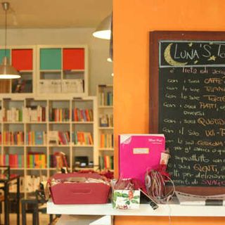 Gara di solidarietà per far ripartire la libreria Luna's Torta
