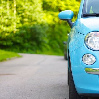 automobile in strada