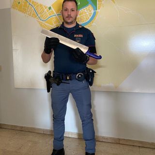 Lite per droga, arriva alla resa dei conti armato con un coltello da macelleria
