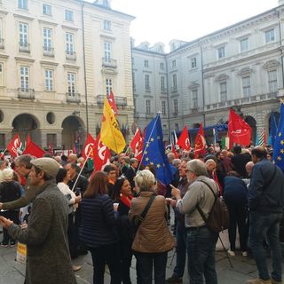 La manifestazione &quot;Mai più fascismi&quot; lo scorso ottobre in piazza Palazzo di Città, a Torino