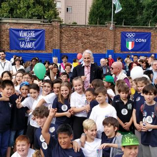 Malagò a un bimbo del Cottolengo: “Olimpiadi a Torino? Ci sono possibilità” (FOTO)