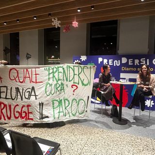 &quot;Non c’è cura e cultura per chi distrugge la natura&quot;: blitz degli attivisti contro il nuovo Esselunga di Cenisia