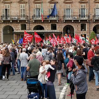 Aquarius: più di mille in piazza Castello per protestare contro il governo