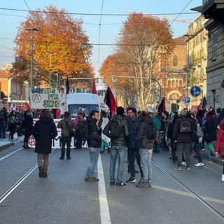 Circa 300 militanti si sono ritrovati in piazza della Repubblica