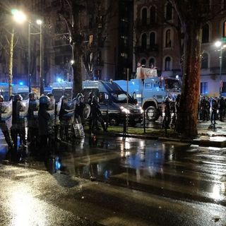 I sindacati di polizia dopo i disordini del corteo antifascista: &quot;Violenza furiosa e antidemocratica: chiudere i centri sociali&quot;