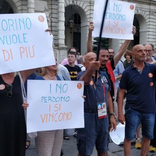 Olimpiadi invernali: protesta contro la sindaca Appendino sotto Palazzo Civico