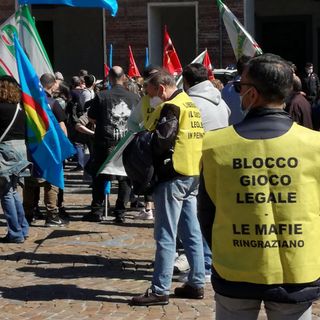 Manifestazione gioco legale sotto la Prefettura