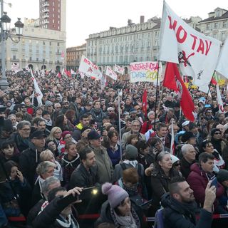 Numeri discordanti sui manifestanti No Tav: per la questura 20mila, ma la piazza è piena