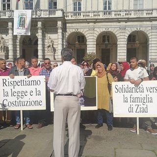La comunità egiziana protesta davanti al Comune di Torino: &quot;Ziad non sia dato in adozione, ma torni alla sua famiglia&quot; (VIDEO)