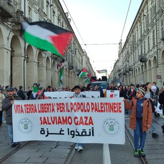 In mille a Torino per il corteo pro Palestina: &quot;Salviamo Gaza, subito il cessate il fuoco&quot;