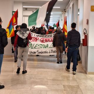 La Digos sigilla l'aula del Politecnico occupata dai Pro Palestina