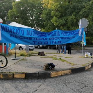 La protesta degli agenti penitenziari delle Vallette di Torino: &quot;Troppe aggresioni, in carcere regna il caos&quot;