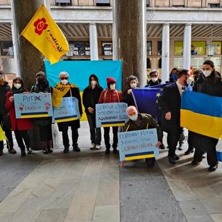 Sit in di solidarietà alla comunità ucraina dei Radicali in via Roma
