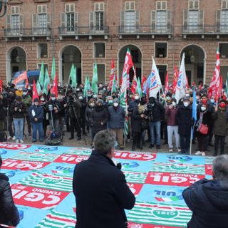 manifestazione piazza castello