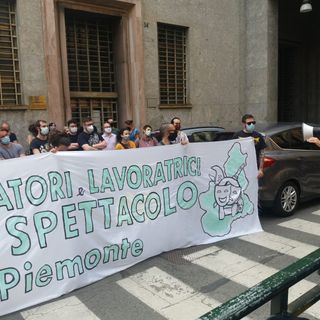 I lavoratori dello spettacolo all'Inps: &quot;Intermittenti senza soldi, portate le nostre istanze a Roma&quot; [FOTO E VIDEO]
