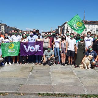 immagine di repertorio di una manifestazione organizzata da Volt