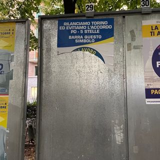 Elezioni, strappati i manifesti di SìTav SìLavoro. Giachino: &quot;E' successo in pieno centro&quot;