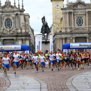 Gente che parte per la maratona