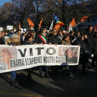 Torino, centinaia di studenti in strada ricordano Vito Scafidi
