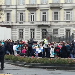 Marcia dei diritti, bimbi in piazza (sfidando la pioggia) per far sentire la loro voce