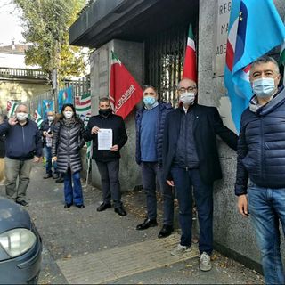 Ex ospedale Maria Adelaide, presidio per chiederne la riapertura come hotspot (FOTO e VIDEO)
