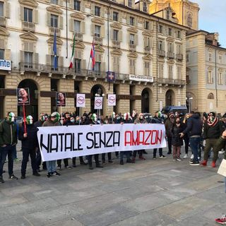 &quot;Riaprire tutte le attività, in sicurezza&quot;: l'appello risuona da piazza Castello