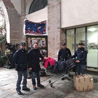 La Polizia dona al Sermig un centinaio di capi sequestrati al mercato nero