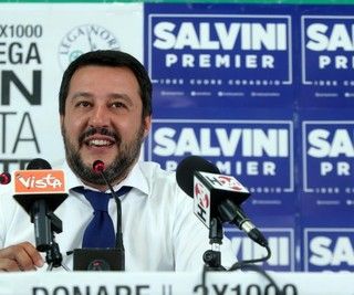 Salone del Libro, Salvini in piazza a Pesaro: &quot;Nel 2019 siamo alla censura&quot;