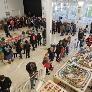 Grugliasco, una folla di curiosi e appassionati per scoprire un mondo ricostruito pezzetto dopo pezzetto [FOTO e VIDEO]