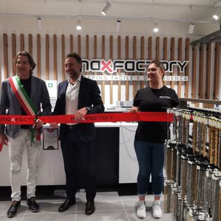 inaugurazione Max Factory