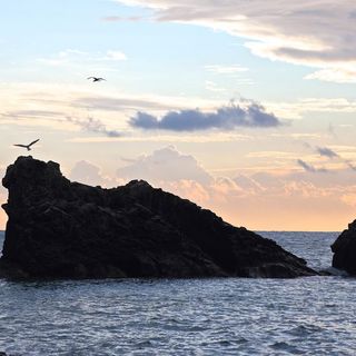 Tramonti da favola e onde del mare in inverno, in primavera e d'estate: all'Hotel Mayola di San Bartolomeo al Mare è sempre vacanza