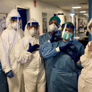 Covid, continua il calo di ricoverati. E gli &quot;isolati&quot; a casa scendono sotto quota novemila
