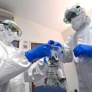 Operatori sanitari alle prese con il Covid 19