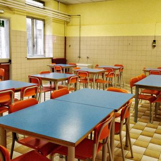 mensa scolastica vuota