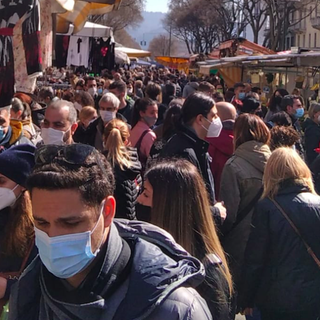 Folla ai mercati di Santa Rita e piazza Benefica - foto di lettori