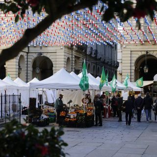 A Torino spesa di Natale solidale al mercato contadino
