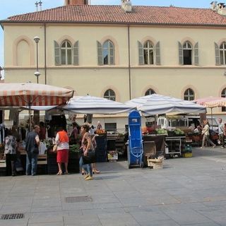 Il mercato di piazza Santa Giulia, a Torino