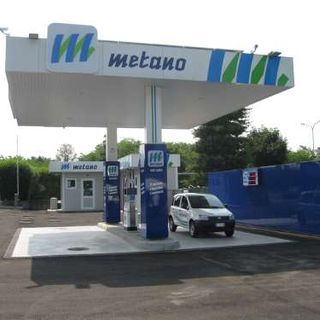 Distributore del Gerbido, dal 1° gennaio stop al metano per le auto private: si accende la polemica