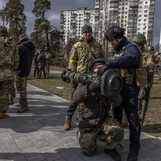 Le denunce dell'Europol e delle autorità europee sul traffico delle armi ucraine